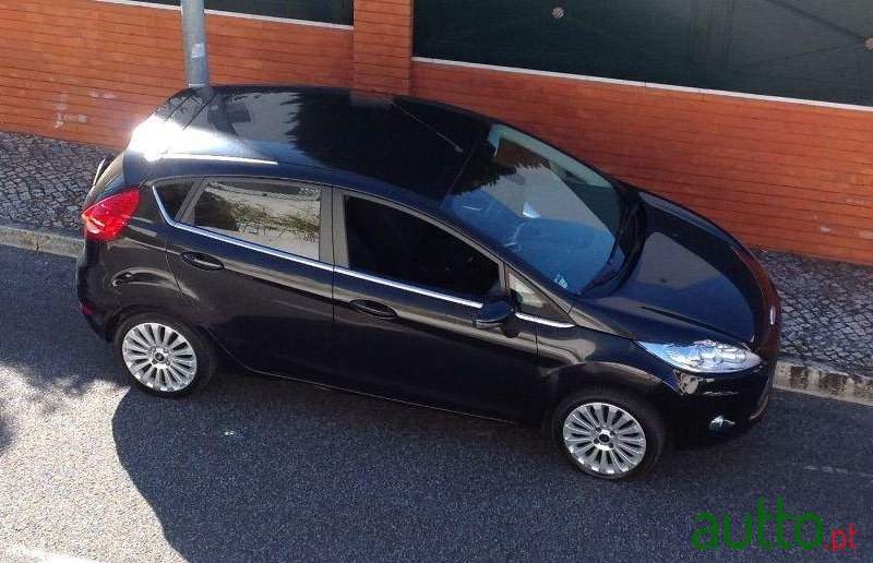 2010' Ford Fiesta Titanium 1.4 Tdci photo #2