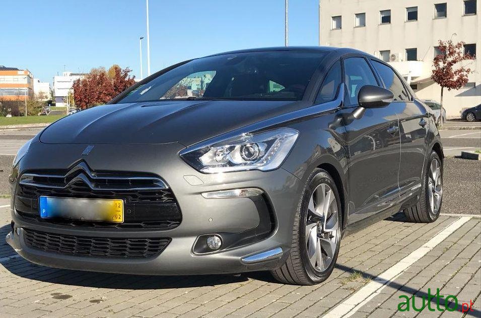 2012' Citroen DS5 photo #2