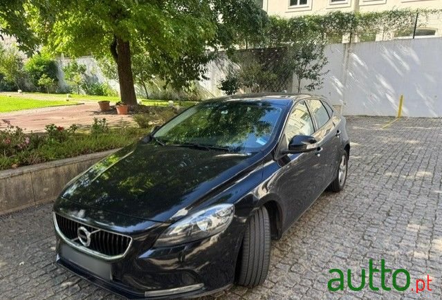 2017' Volvo V40 photo #1