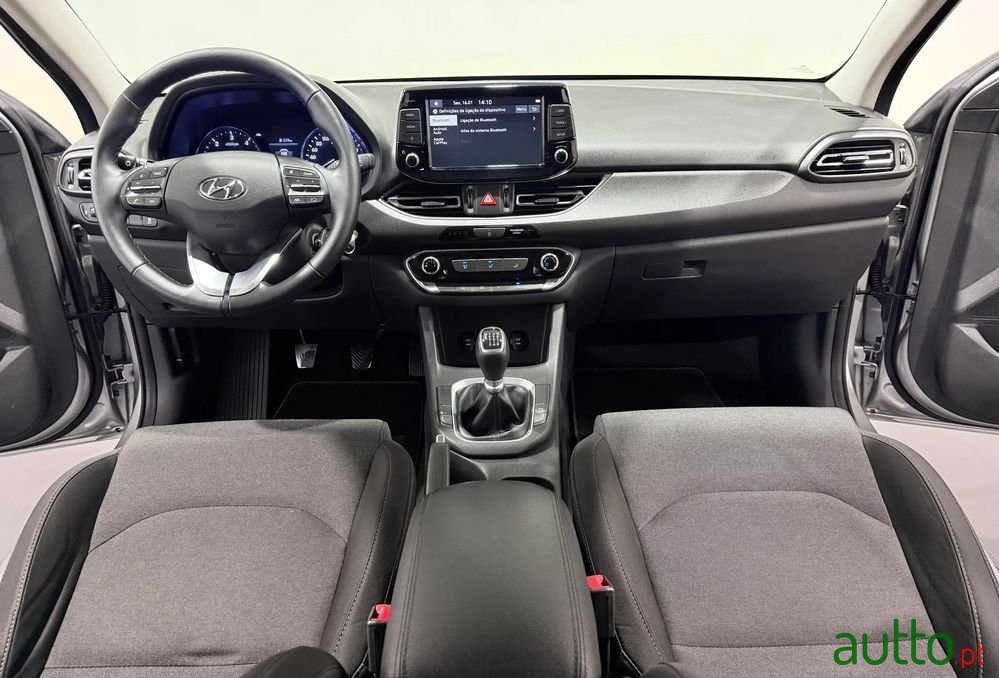 2021' Hyundai i30 Sw photo #4