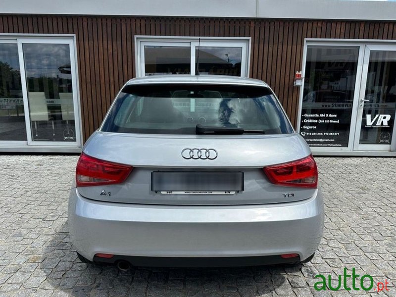 2011' Audi A1 1.6 Tdi Advance photo #5