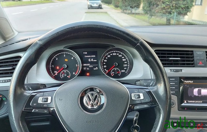 2015' Volkswagen Golf Variant photo #2