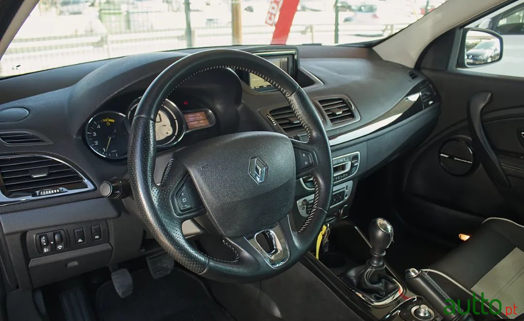 2013' Renault Megane Sport Tourer photo #6