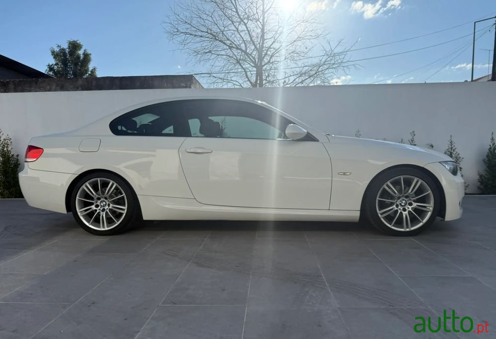 2009' BMW Série 3 I photo #5