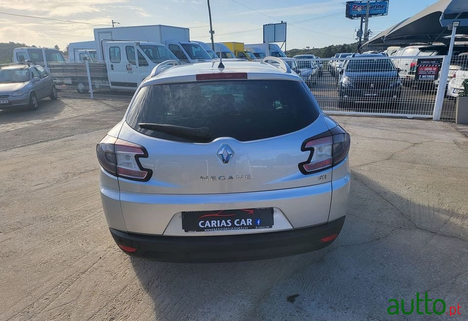 2010' Renault Megane Sport Tourer photo #3