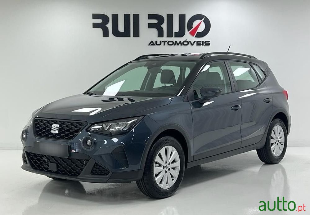 2023' SEAT Arona 1.0 Tsi Style photo #1