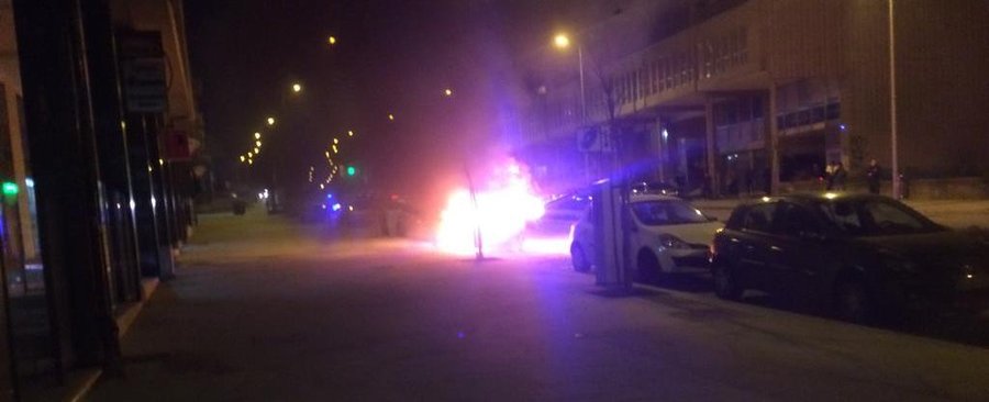 Carro com dois ocupantes incendeia-se em Matosinhos