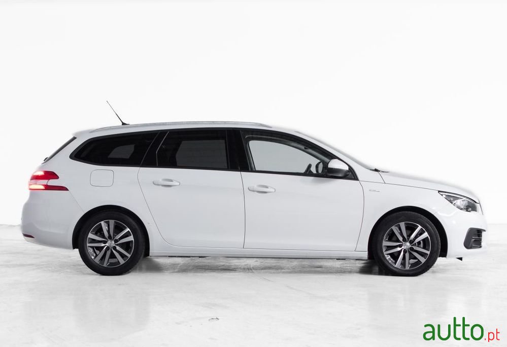 2021' Peugeot 308 Sw photo #2