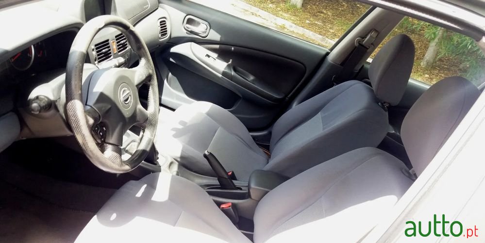 2004' Nissan Almera photo #3