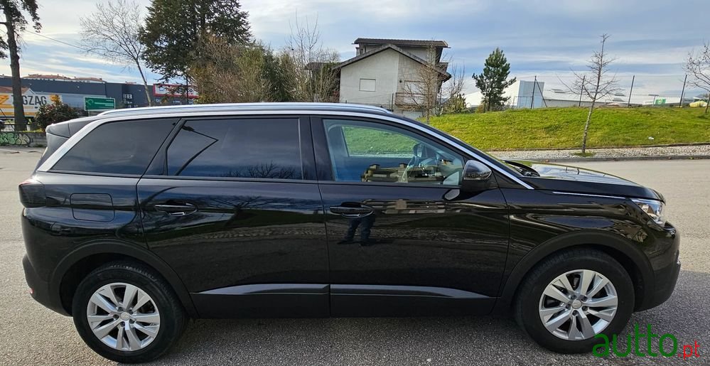 2020' Peugeot 5008 photo #4