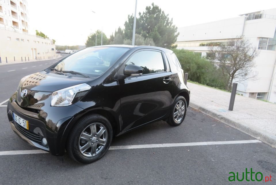 2009' Toyota iQ photo #1