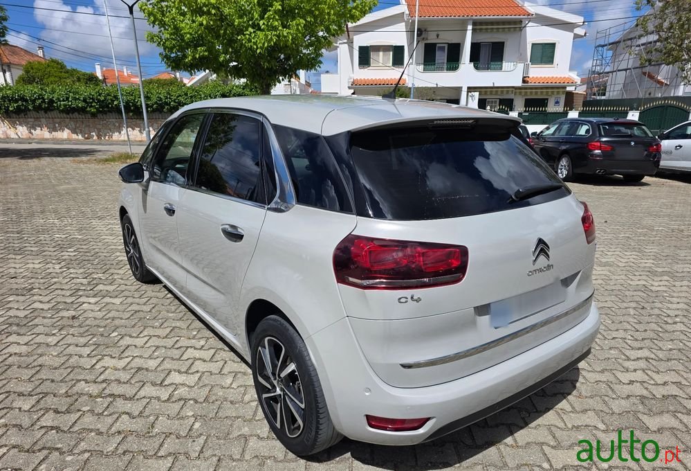 2017' Citroen C4 Picasso photo #3