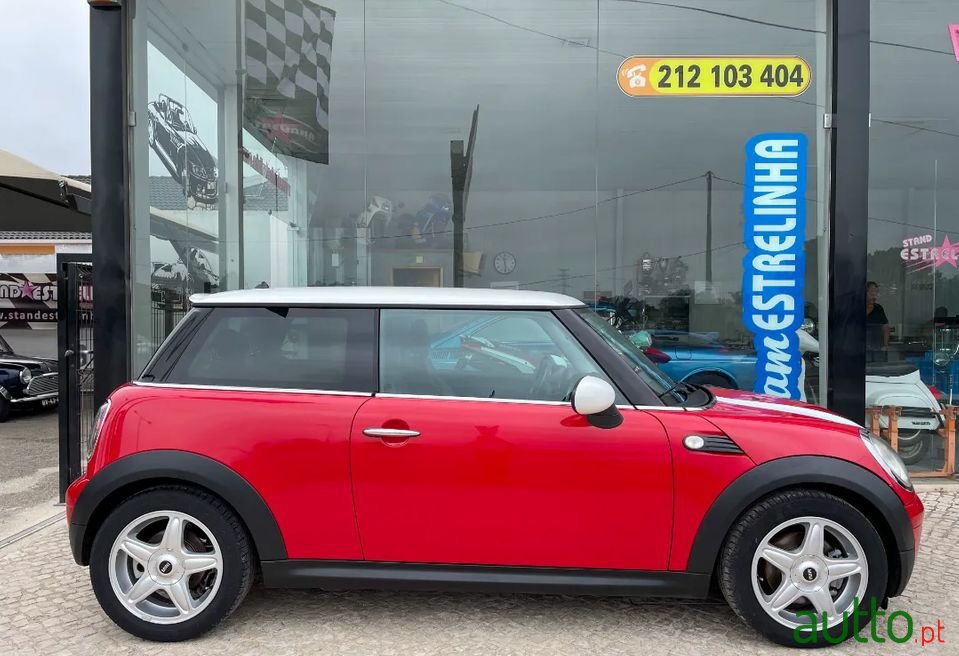 2010' MINI Cooper photo #2