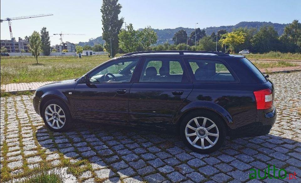 2003' Audi A4 Avant photo #2