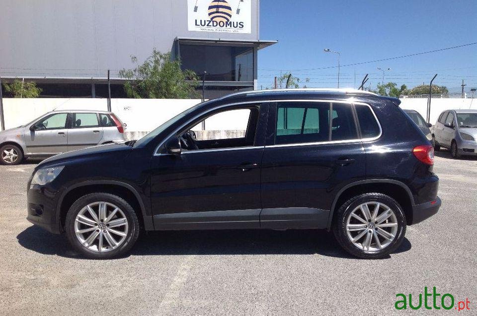 2009' Volkswagen Tiguan photo #1