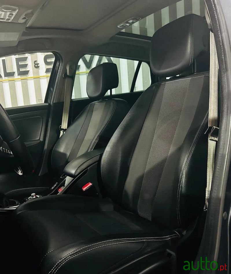 2013' Renault Megane Sport Tourer photo #3