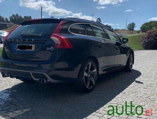 2013' Volvo V60 D4 R Design Sport photo #3