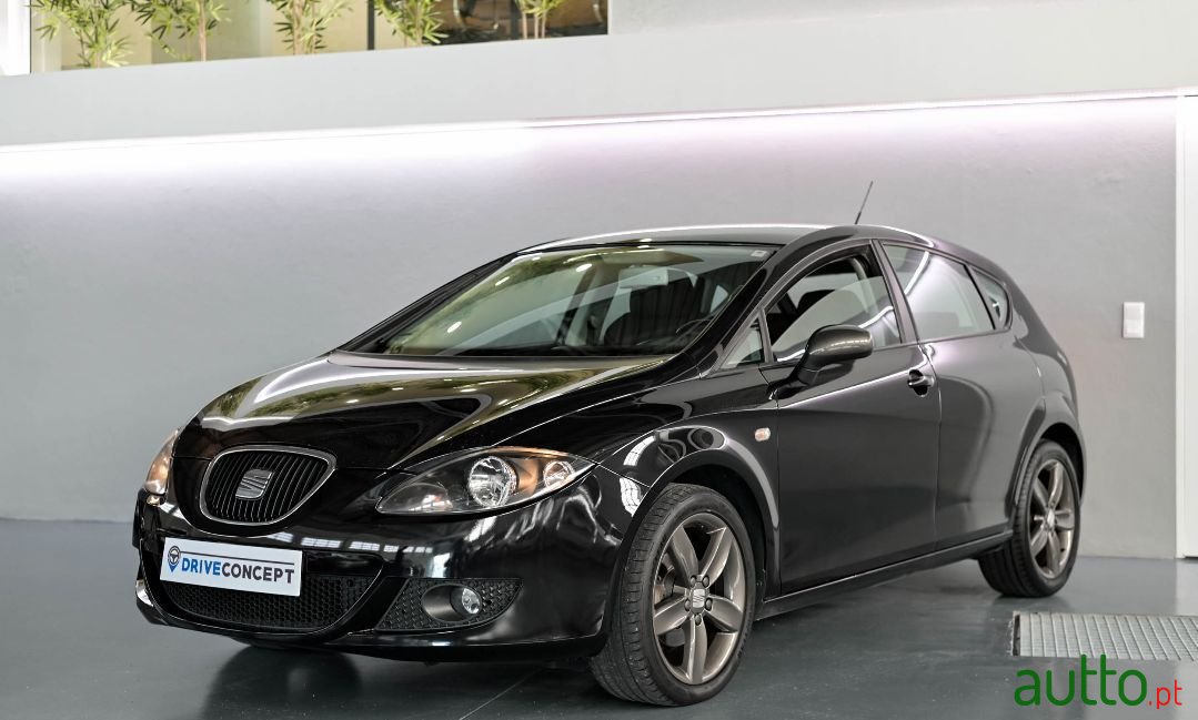 2008' SEAT Leon photo #1