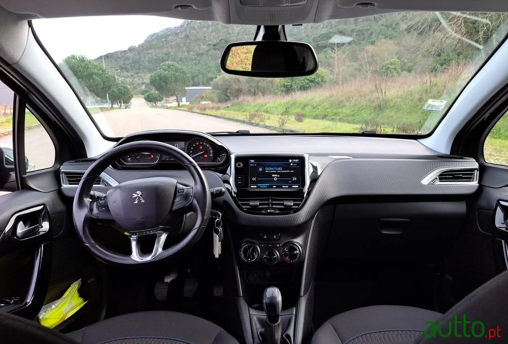 2017' Peugeot 208 photo #3