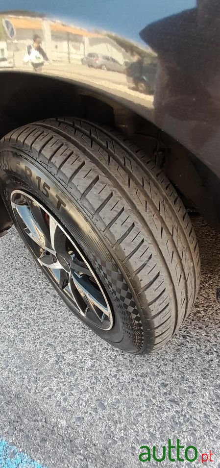 2012' Dacia Logan photo #3