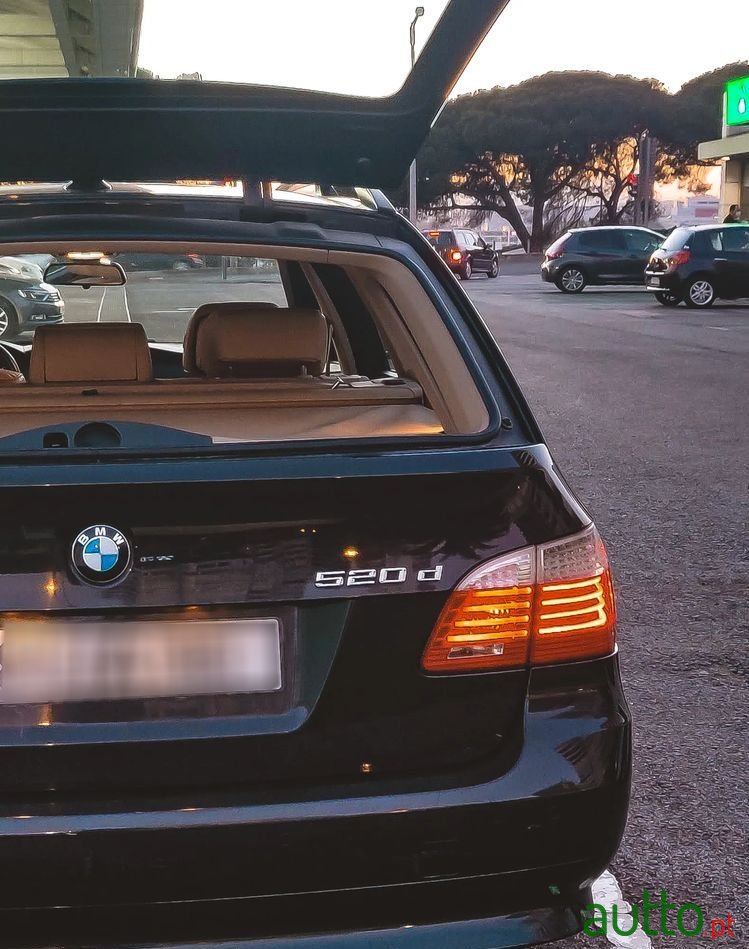 2009' BMW 520 Da Touring photo #4