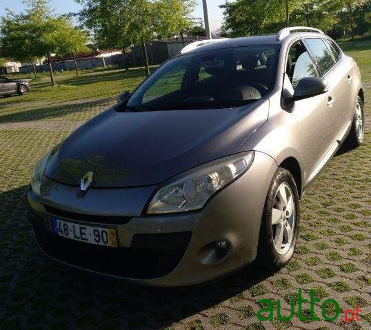 2010' Renault Megane Break photo #2