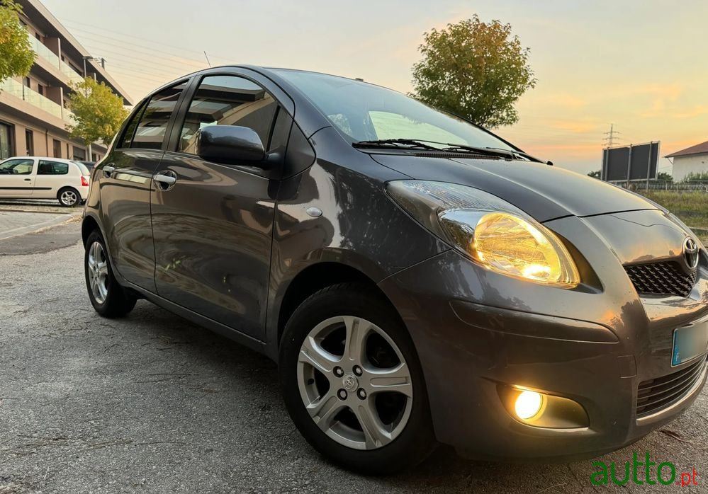 2010' Toyota Yaris photo #1