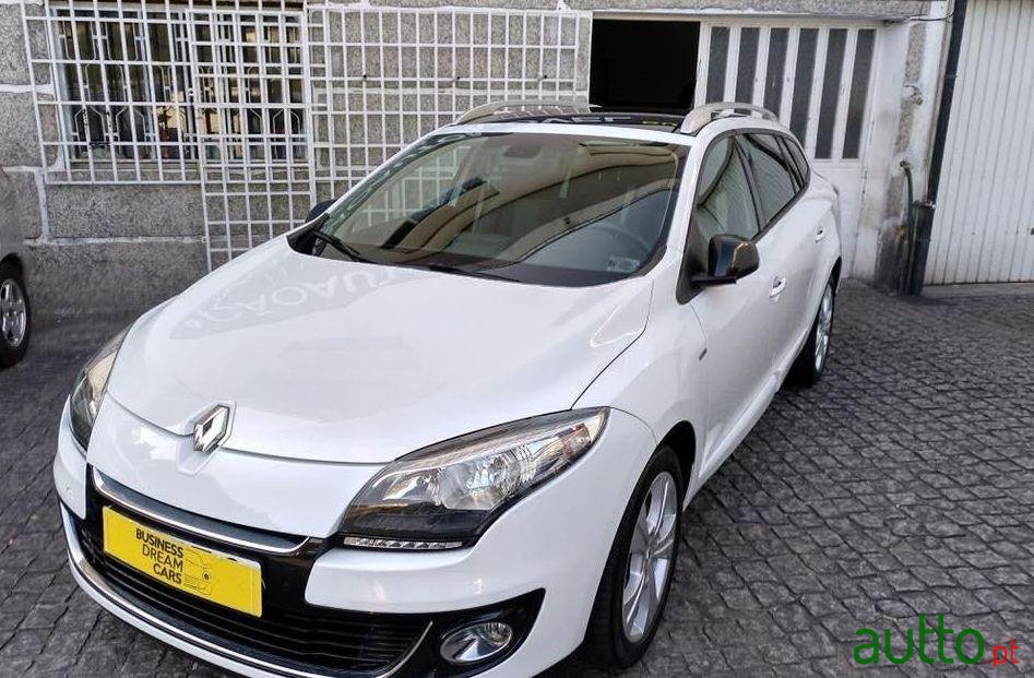 2012' Renault Megane Sport Tourer photo #1