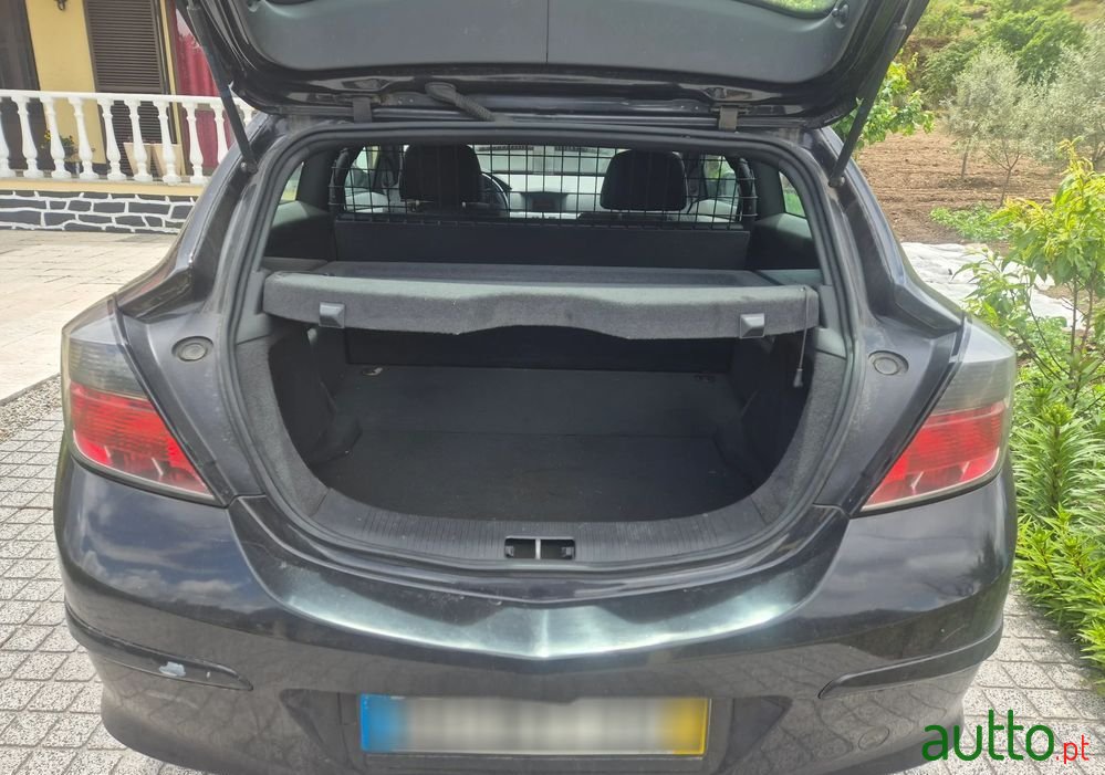 2006' Opel Astra Gtc 1.9 Cdti photo #6