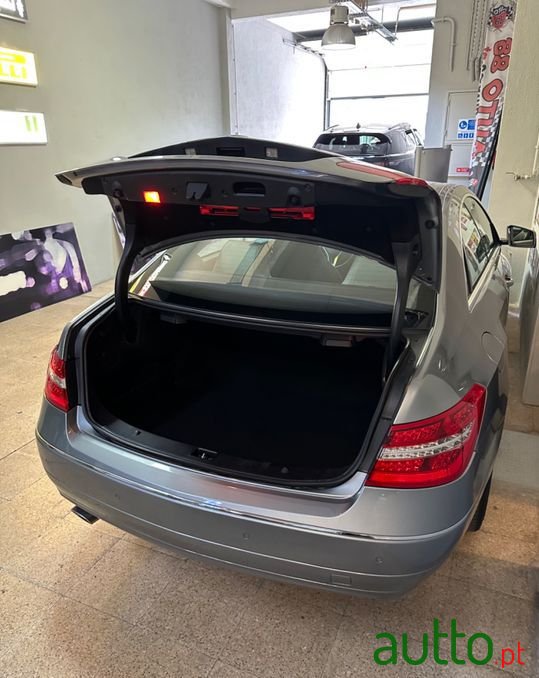 2012' Mercedes-Benz E-220 photo #2