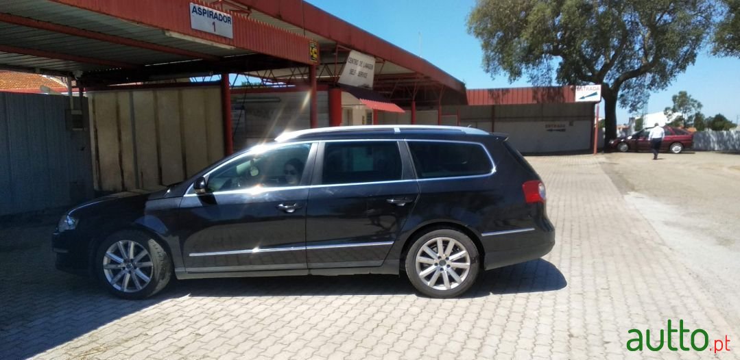 2007' Volkswagen Passat Variant photo #4