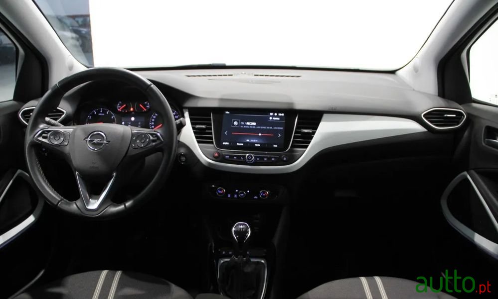 2022' Opel Crossland 1.2 Design & Tech photo #5