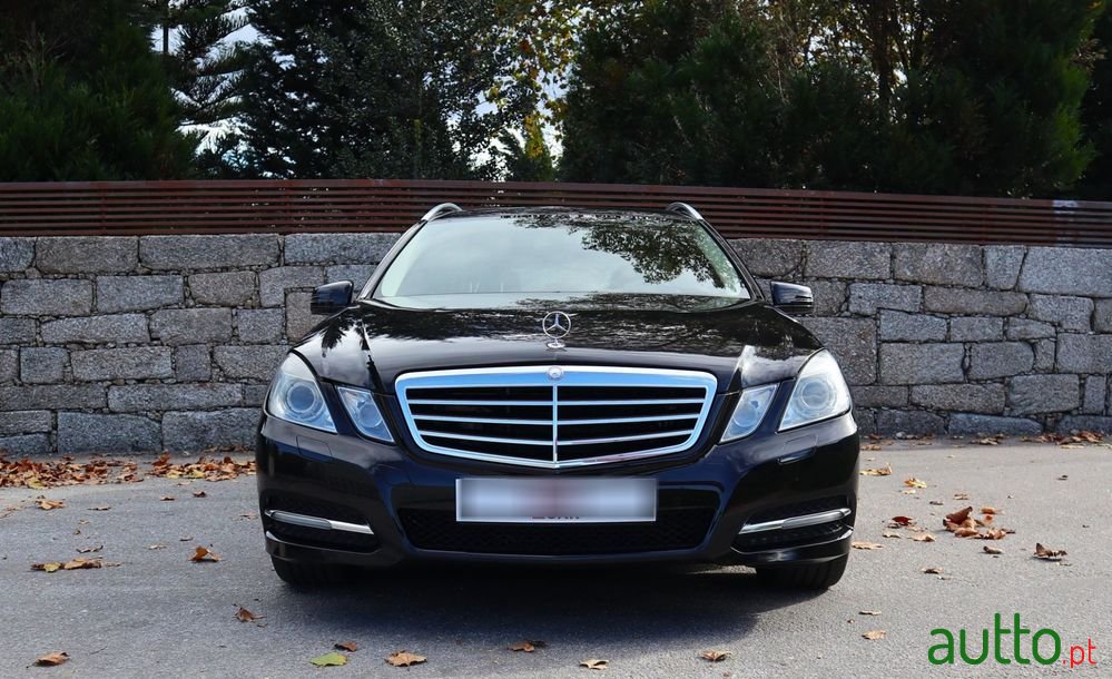 2010' Mercedes-Benz Classe E photo #3