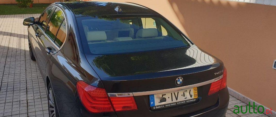 2010' BMW 740 D photo #1
