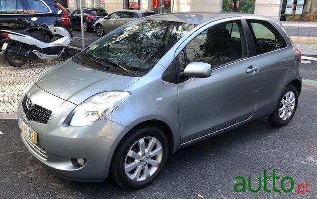 2009' Toyota Yaris Vvt-I Ac photo #2