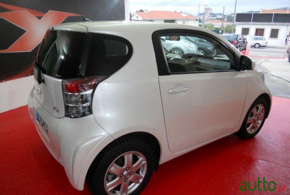 2011' Toyota iQ 1.0 Vvt-I photo #2