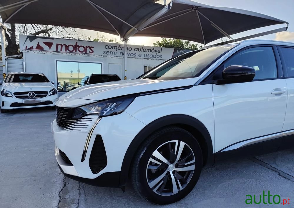 2022' Peugeot 5008 photo #2