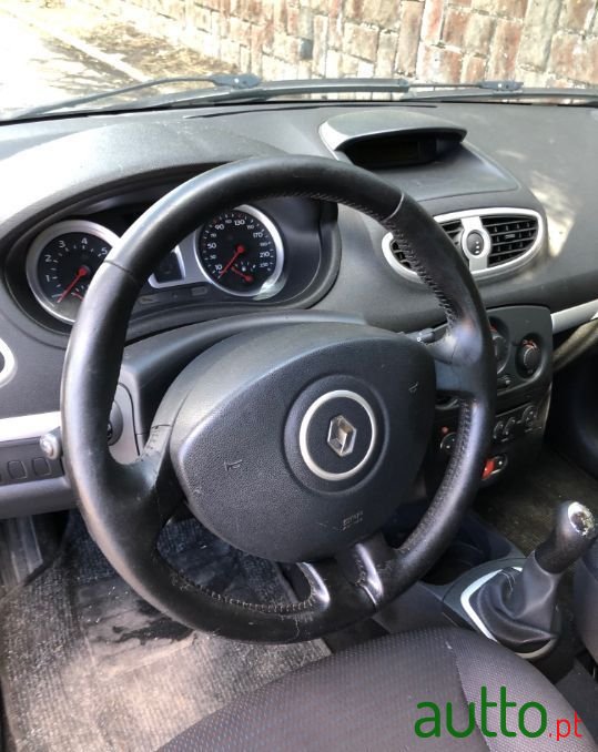 2008' Renault Clio Break photo #6