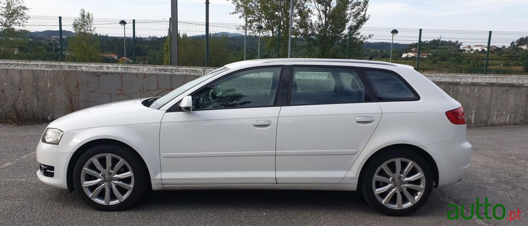 2011' Audi A3 Sportback photo #2