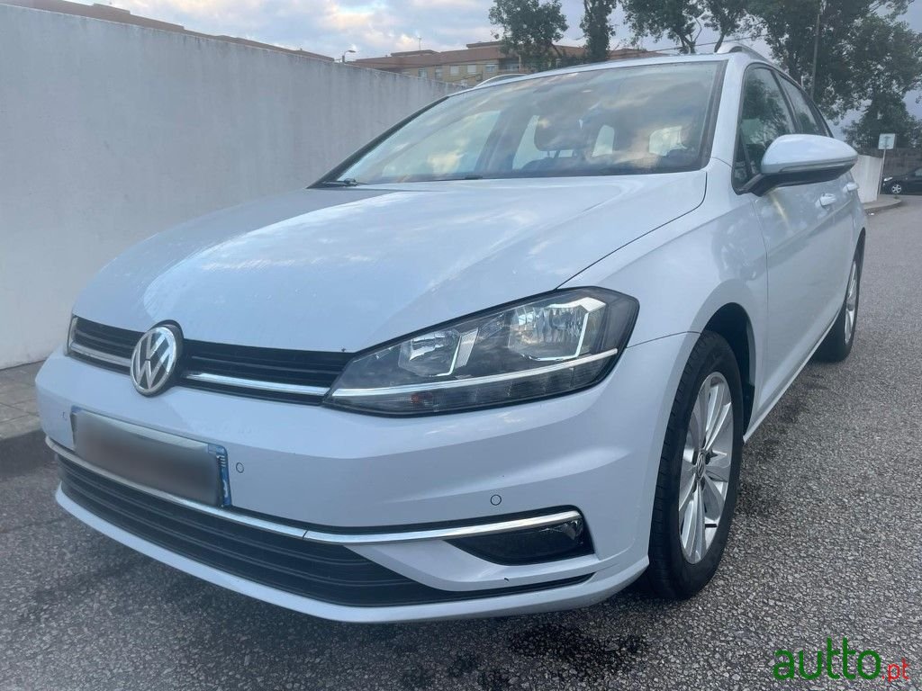 2017' Volkswagen Golf photo #3