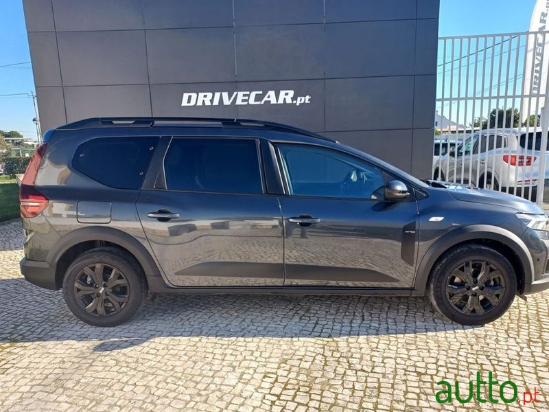 2023' Dacia Jogger photo #3