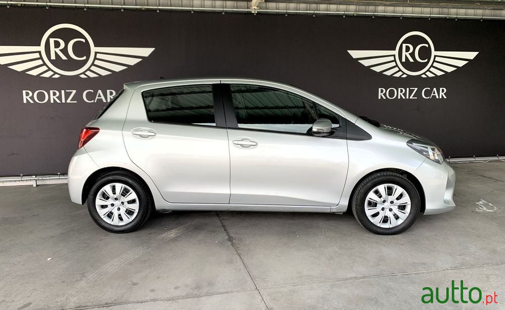 2014' Toyota Yaris photo #3