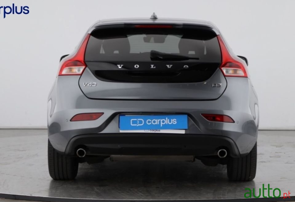 2019' Volvo V40 photo #5