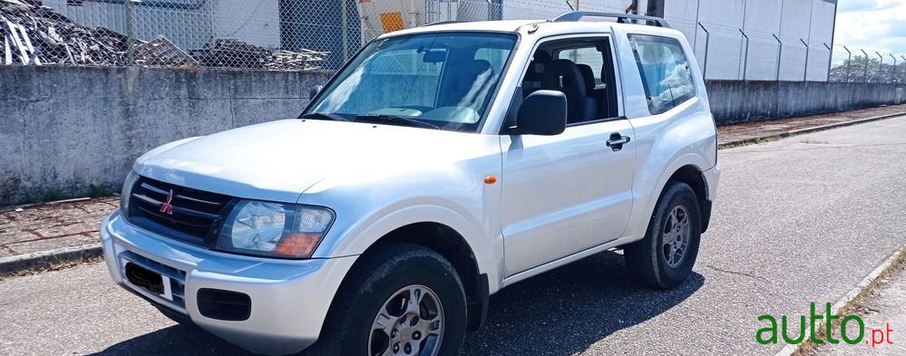 2000' Mitsubishi Pajero photo #1