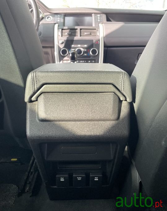 2017' Land Rover Discovery Sport photo #4