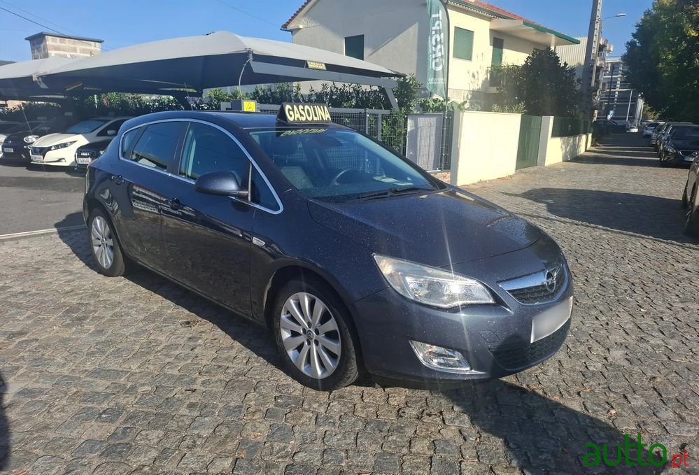 2010' Opel Astra 1.4 Cosmo photo #1
