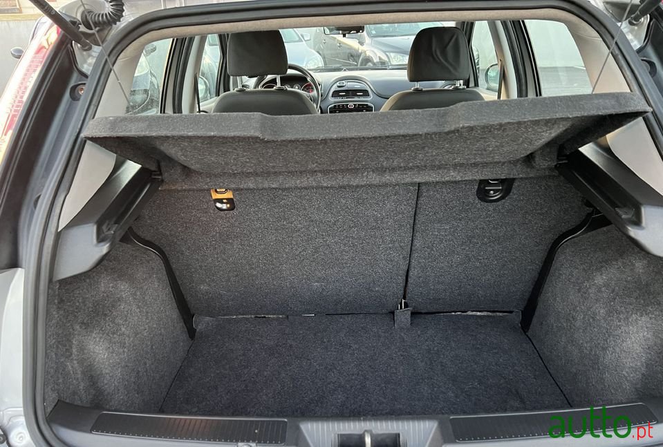 2010' Fiat Punto Evo photo #5