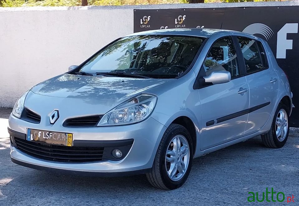 2008' Renault Clio photo #1