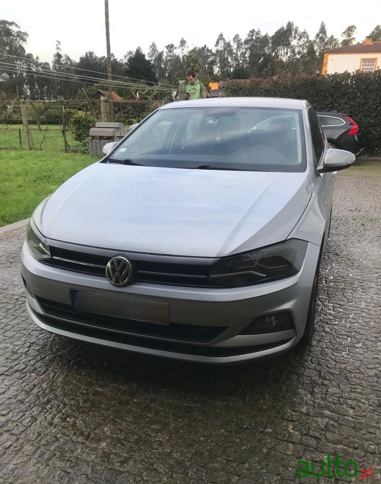 2018' Volkswagen Polo 1.0 Confortline photo #1