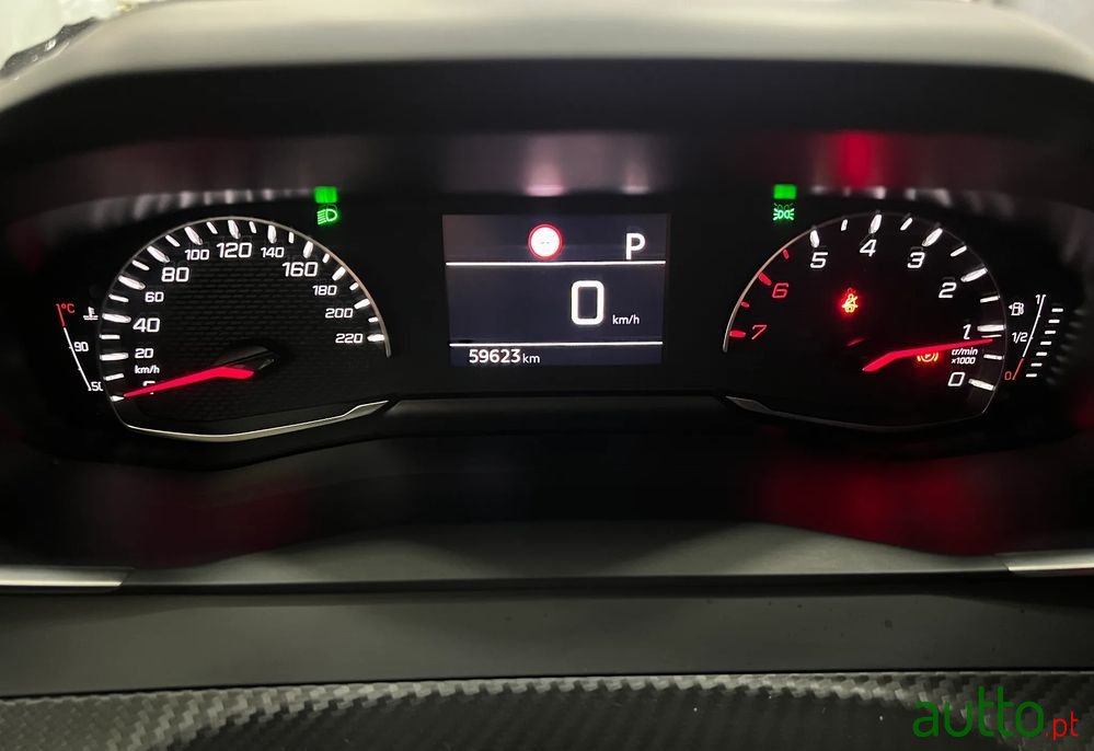 2022' Peugeot 2008 photo #2